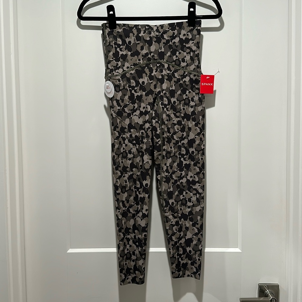 Spanx Booty Boost 7/8 Length Leggings (NWT)